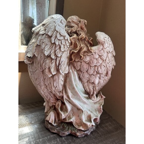 Angel Holy Family Nativity 18 x 15 x 11.5 Hand Painted Resin Christmas Figurine - Picture 2 of 7